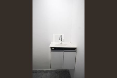 Lavabo de casa para alugar com 2 quartos, 100m² em Jardim Santo Antonio, São Paulo