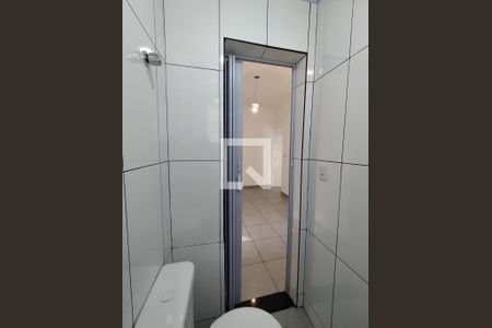 Banheiro de kitnet/studio para alugar com 1 quarto, 28m² em Cambuci, São Paulo