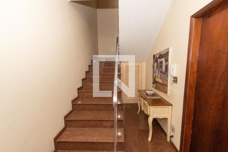 Escada de casa para alugar com 3 quartos, 259m² em Vila Mariana, São Paulo