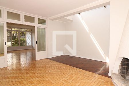 Sala de estar de casa para alugar com 4 quartos, 370m² em Chácara das Pedras, Porto Alegre