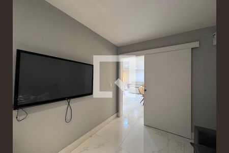 Sala de TV de casa de condomínio à venda com 5 quartos, 407m² em Vargem Grande, Rio de Janeiro