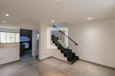 Sala de casa de condomínio para alugar com 2 quartos, 87m² em Vila Guilhermina, São Paulo