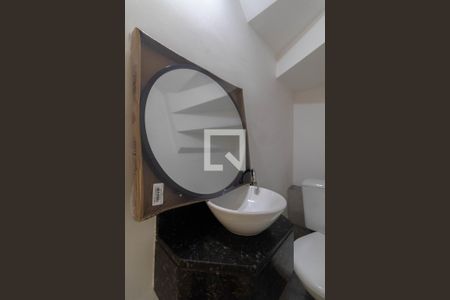 Lavabo de casa de condomínio para alugar com 2 quartos, 87m² em Vila Guilhermina, São Paulo