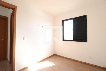 Quarto 1 de apartamento para alugar com 2 quartos, 48m² em Novo Mundo, Uberlândia