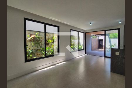 Sala de casa de condomínio à venda com 5 quartos, 440m² em Vargem Grande, Rio de Janeiro