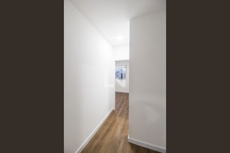 Corredor de apartamento à venda com 1 quarto, 42m² em Jardim Tupanci, Barueri