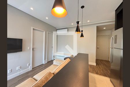 Sala/Cozinha de apartamento para alugar com 1 quarto, 56m² em Vila Olímpia, São Paulo