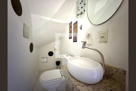 Lavabo de casa para alugar com 3 quartos, 145m² em Vila das Belezas, São Paulo