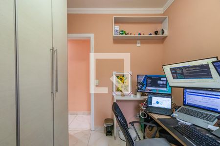 Quarto de apartamento à venda com 3 quartos, 68m² em Jardim Tupanci, Barueri
