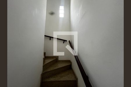 Escada de casa à venda com 3 quartos, 165m² em Parque Peruche, São Paulo