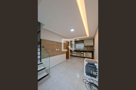 Sala de casa de condomínio para alugar com 2 quartos, 60m² em Nova Mirim, Praia Grande