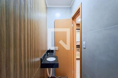 Lavabo de casa de condomínio para alugar com 2 quartos, 60m² em Nova Mirim, Praia Grande