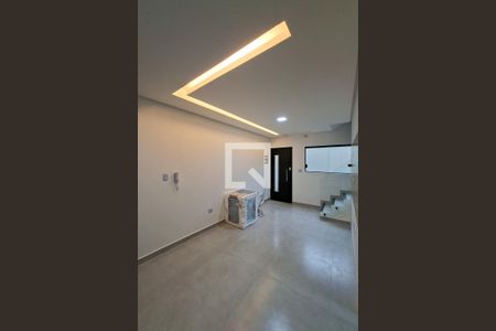 Sala de casa de condomínio para alugar com 2 quartos, 60m² em Nova Mirim, Praia Grande