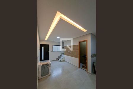 Sala de casa de condomínio para alugar com 2 quartos, 60m² em Nova Mirim, Praia Grande