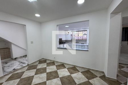 Sala de casa para alugar com 2 quartos, 80m² em Vila Sarapui, Duque de Caxias