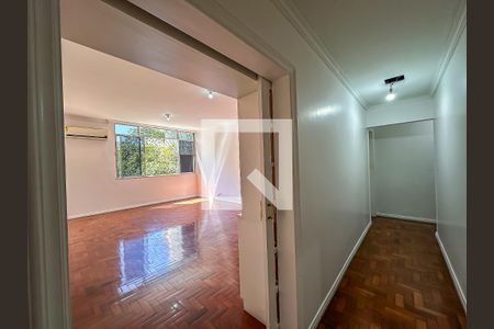 Corredor de apartamento à venda com 3 quartos, 126m² em Laranjeiras, Rio de Janeiro