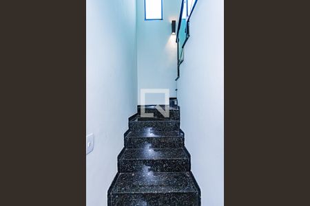 Escada de casa para alugar com 3 quartos, 350m² em Jardim Vista Linda, São Paulo