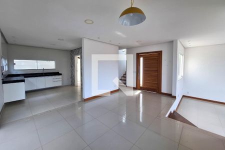 Sala de casa de condomínio à venda com 3 quartos, 360m² em Camboinhas, Niterói