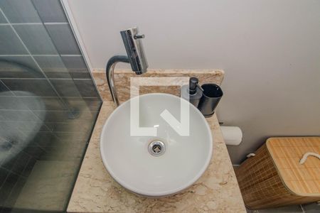 Banheiro de apartamento para alugar com 1 quarto, 38m² em Passo D’areia, Porto Alegre
