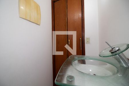 Banheiro 1 de casa para alugar com 3 quartos, 550m² em Jardim Leila, Guarulhos