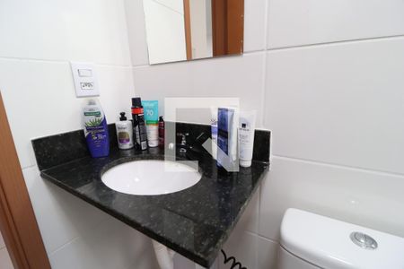 Banheiro Social de apartamento para alugar com 2 quartos, 51m² em Chácaras Tubalina E Quartel, Uberlândia