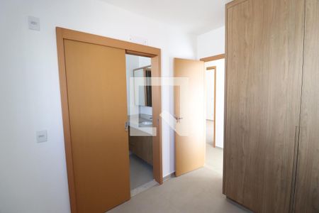 Quarto 1 - Suíte de casa de condomínio para alugar com 3 quartos, 81m² em Granja Marileusa, Uberlândia