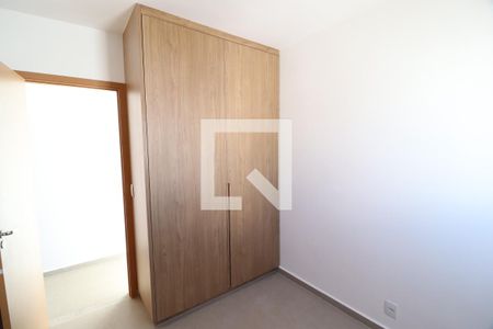 Quarto 1 - Suíte de casa de condomínio para alugar com 3 quartos, 81m² em Granja Marileusa, Uberlândia