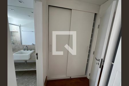 Suíte de apartamento para alugar com 3 quartos, 140m² em Vila Olímpia, São Paulo
