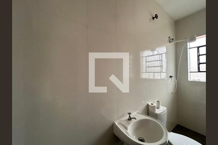 Banheiro de casa para alugar com 1 quarto, 55m² em Vila Bonilha Nova, São Paulo
