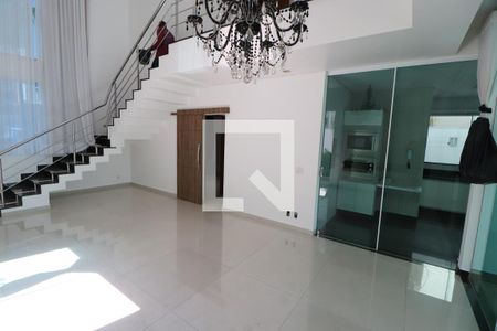 Sala de casa de condomínio para alugar com 3 quartos, 300m² em Gávea, Uberlândia