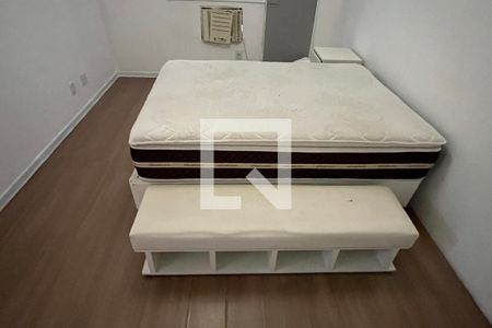 Quarto  de apartamento para alugar com 3 quartos, 120m² em Gonzaga, Santos