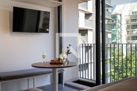 Studio de kitnet/studio para alugar com 1 quarto, 28m² em Jardim das Bandeiras, São Paulo