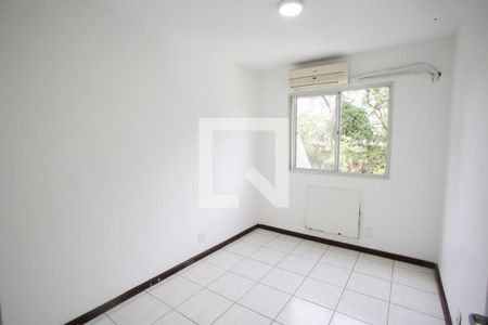 Quarto 1 de apartamento para alugar com 2 quartos, 63m² em Taquara, Rio de Janeiro