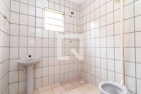 Banheiro de casa para alugar com 1 quarto, 28m² em Vila Marieta, São Paulo