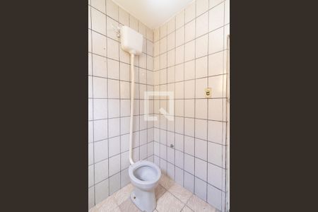 Banheiro de casa para alugar com 1 quarto, 28m² em Vila Marieta, São Paulo