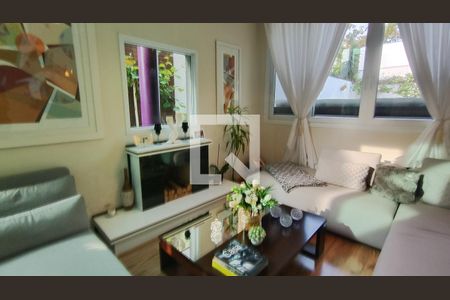 Sala  de casa de condomínio para alugar com 4 quartos, 525m² em Jardim Residencial Suzano, Suzano