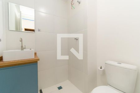 Banheiro de kitnet/studio para alugar com 1 quarto, 15m² em Vila Santa Clara, São Paulo