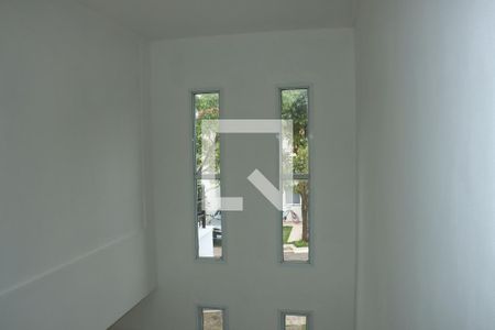 Escada de casa de condomínio para alugar com 2 quartos, 125m² em Granja Viana, Cotia