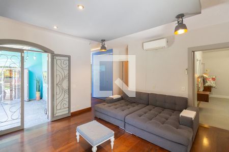 Sala de tv de casa à venda com 3 quartos, 318m² em Butantã, São Paulo