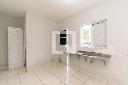 Cozinha de kitnet/studio para alugar com 1 quarto, 15m² em Liberdade, São Paulo
