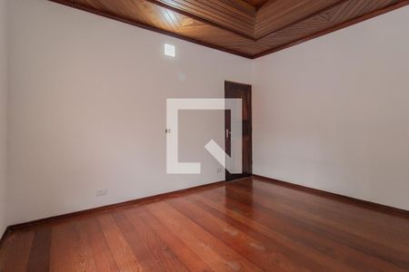 Casa para alugar com 5 quartos, 220m² em Vila Assis Brasil, Mauá