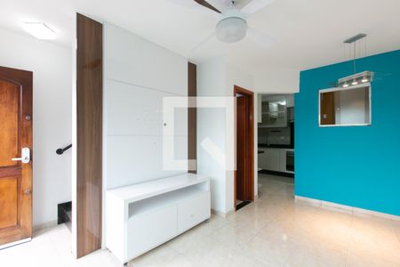 Sala de casa de condomínio para alugar com 2 quartos, 63m² em Parada Xv de Novembro, São Paulo