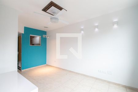 Sala de casa de condomínio para alugar com 2 quartos, 63m² em Parada Xv de Novembro, São Paulo