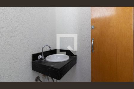 Lavabo de casa de condomínio para alugar com 2 quartos, 60m² em Vila Paranagua, São Paulo