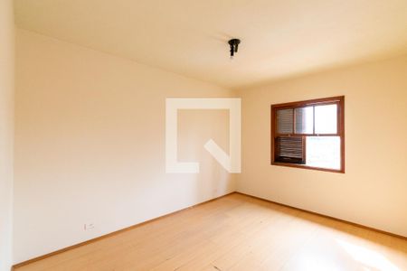 Suíte de casa à venda com 4 quartos, 202m² em Conjunto Residencial Jardim Canaa, São Paulo