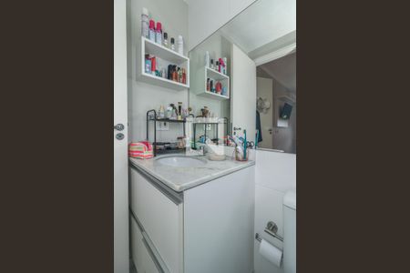 Banheiro da Suíte de apartamento à venda com 2 quartos, 50m² em Jardim Itu, Porto Alegre