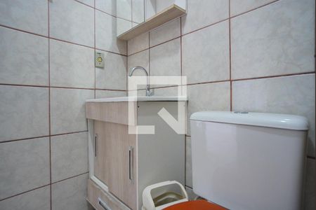 Banheiro  de casa para alugar com 1 quarto, 44m² em Jardim Sabará, Porto Alegre