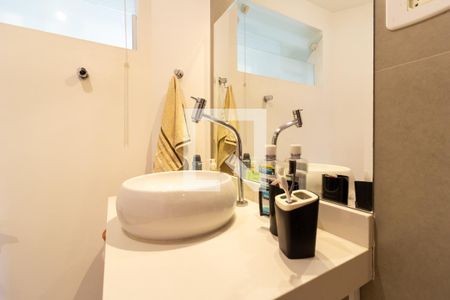 Banheiro de apartamento para alugar com 1 quarto, 43m² em Pinheiros, São Paulo