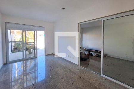 Sala 1 de casa para alugar com 4 quartos, 180m² em Piratininga, Niterói