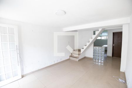 Sala de casa de condomínio para alugar com 2 quartos, 59m² em Santíssimo, Rio de Janeiro